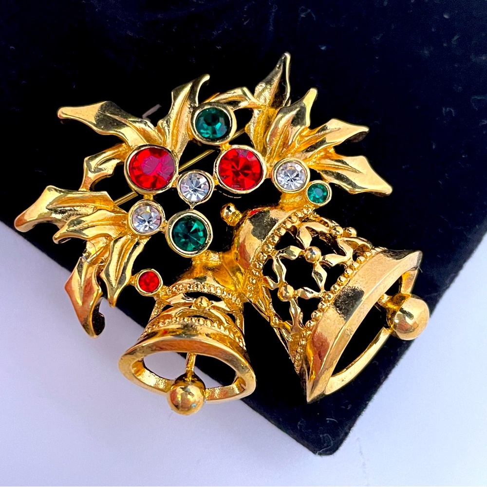 Vintage Gold Tone Winter Holiday Festive Gifting Christmas Bell Pin / Brooch